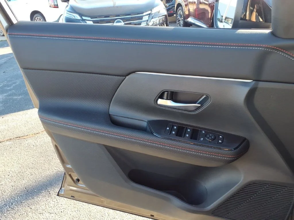New 2027 Canyon Bronze Metallic Nissan SR image 23
