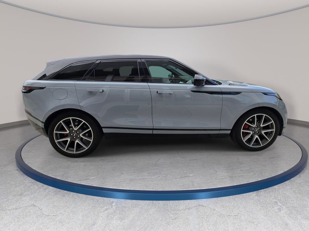 Certified Used 2025 Gray Land Rover Dynamic SE image 4