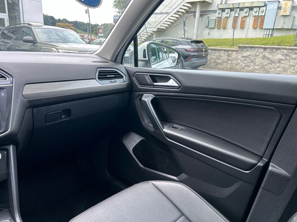 Used 2021 White Volkswagen 2.0T SE image 27