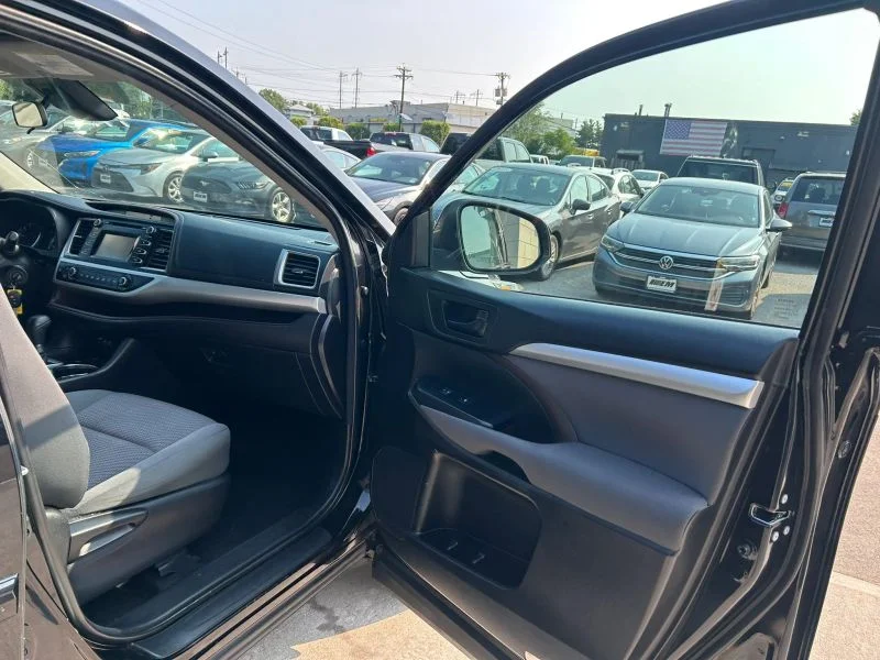 Used 2018 Black Toyota LE Sport Utility 4D image 19