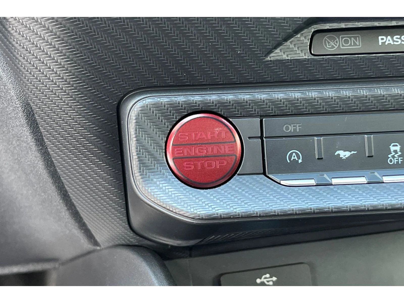 Used 2025 Vapor Blue Metallic Ford GT image 32