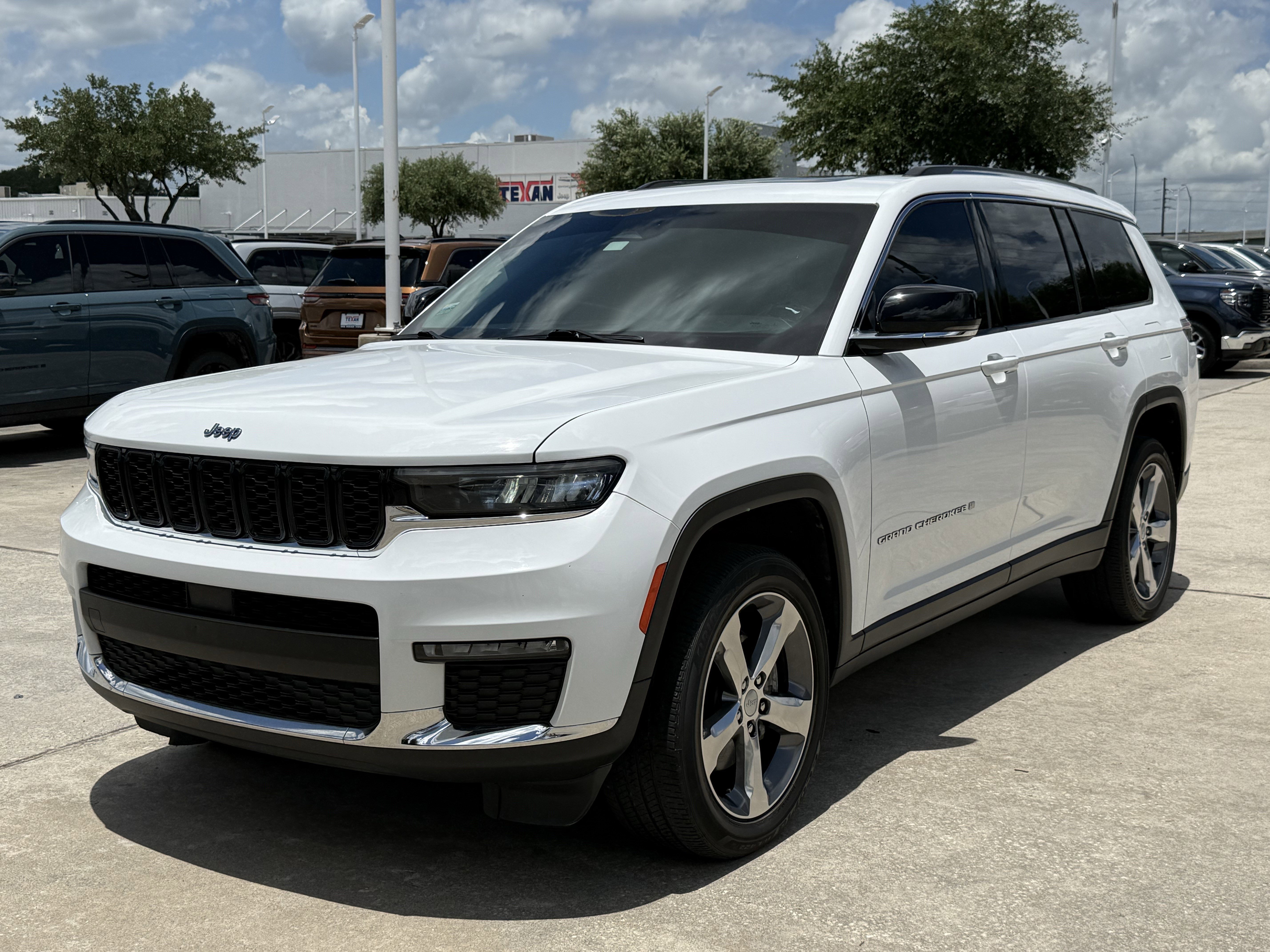 Used 2021 Bright White Clearcoat Jeep Limited image 8