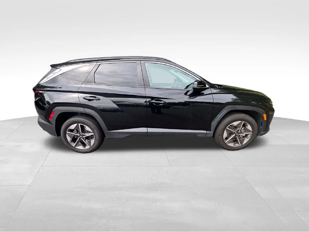 Used 2025 Black Hyundai SEL Convenience image 44