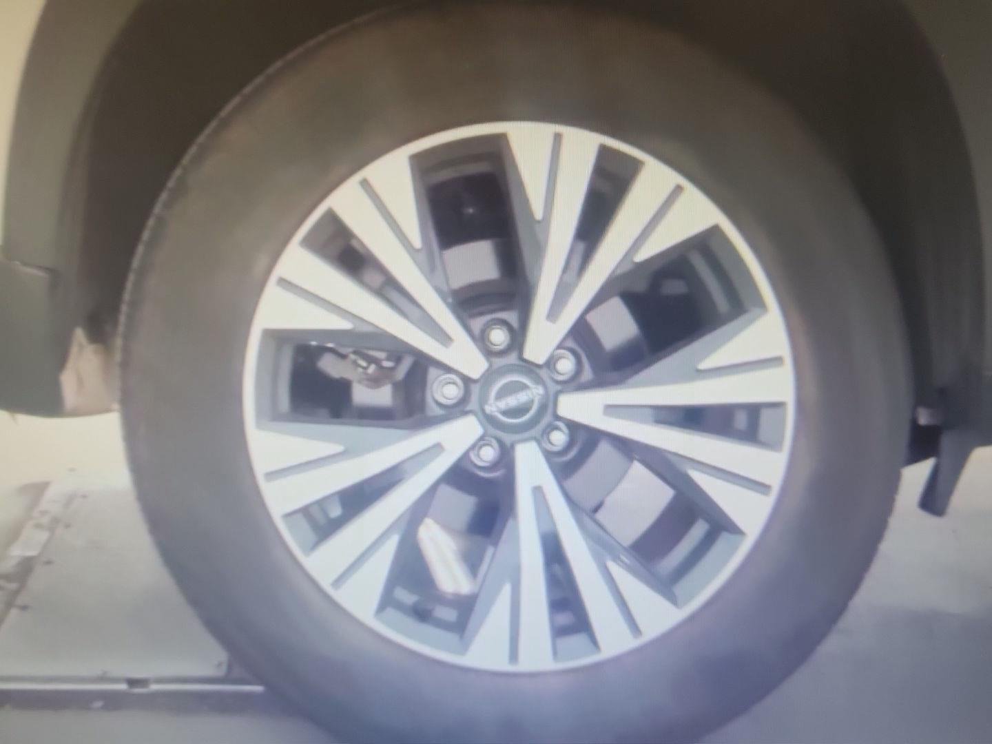 Used 2023  NISSAN SV image 9
