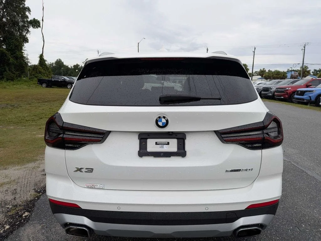 Used 2022 White BMW sDrive30i image 4