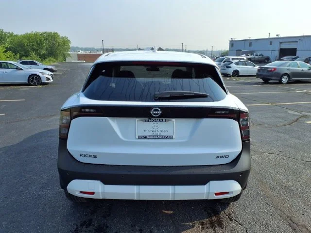 Used 2025 White Nissan SV image 4