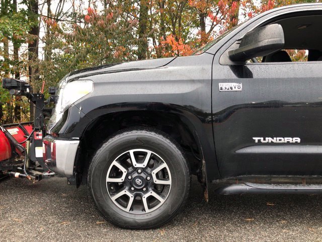 Used 2014 Black Toyota SR5 image 14