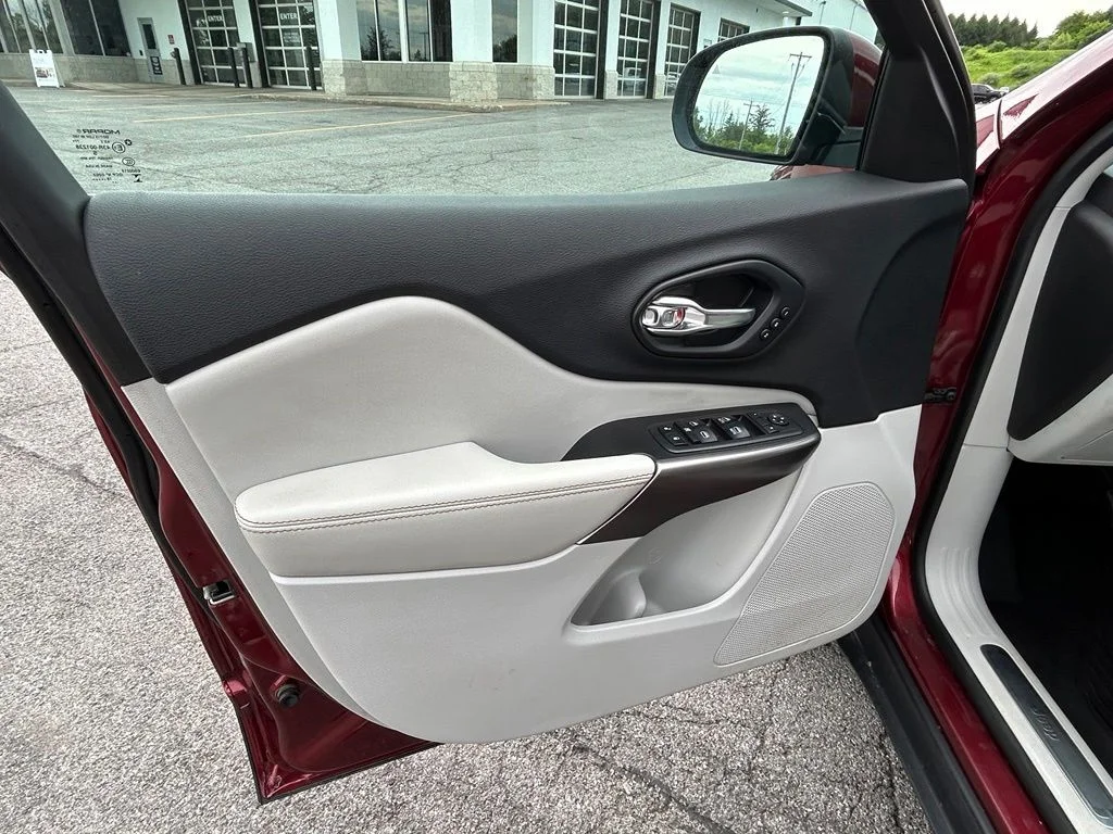 Used 2019 Red Jeep Limited image 18