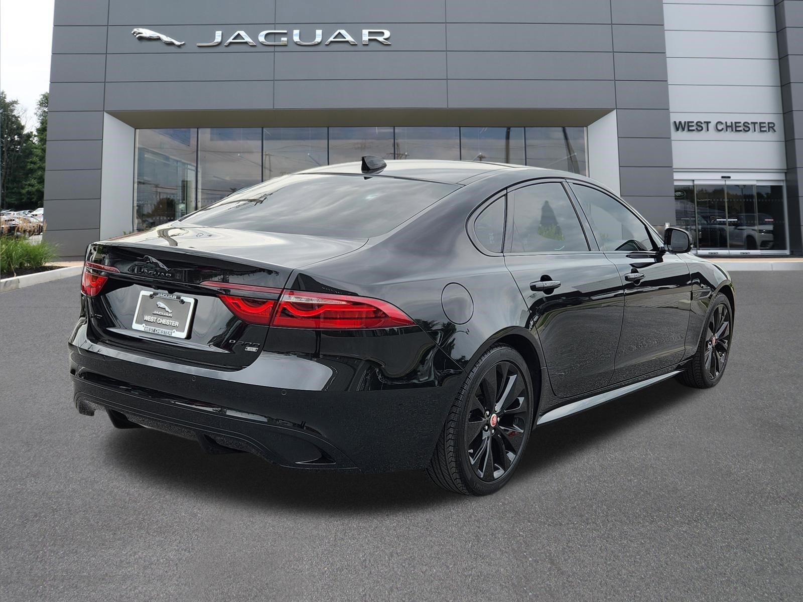 Certified Used 2022 Santorini Black Jaguar R-Dynamic SE image 4
