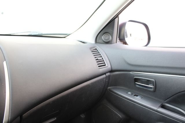 Used 2013  Mitsubishi LE image 17