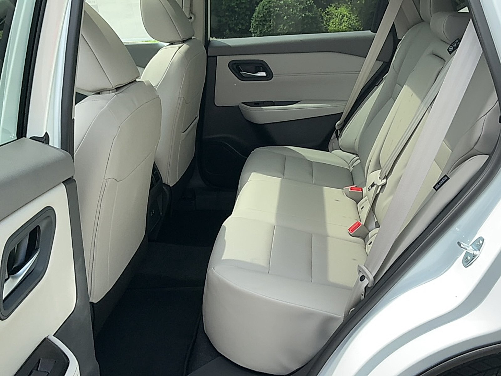 New 2026 Everest White Pearl Tricoat Nissan Dark Armor image 15