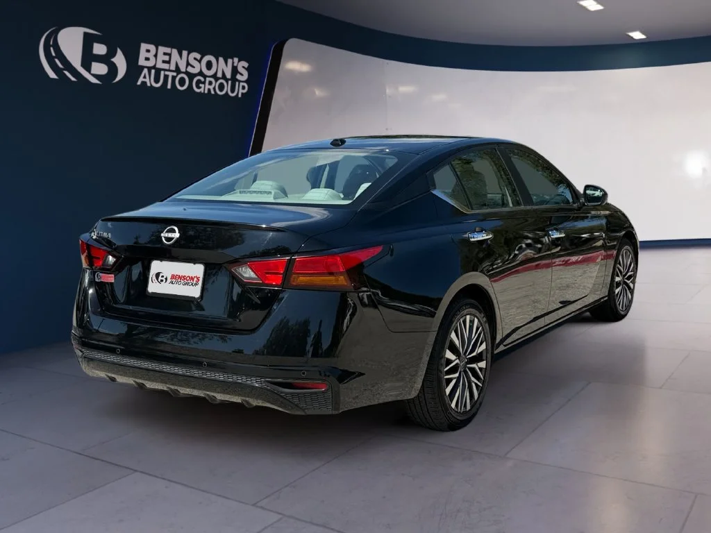Used 2025 Black Nissan 2.5 SV image 5