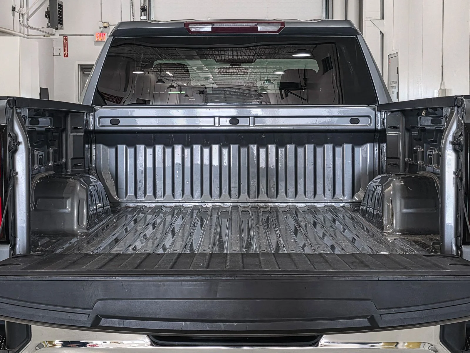 Used 2020 Gray GMC SLE image 17
