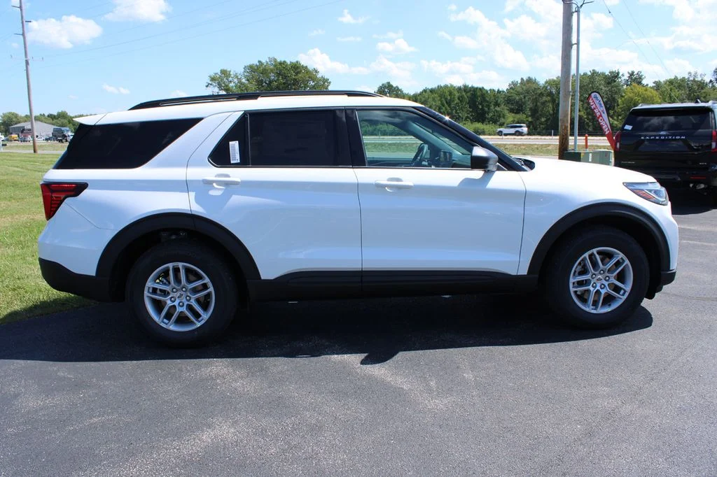 New 2027 White Ford 4DR 4WD ACTIVE image 15