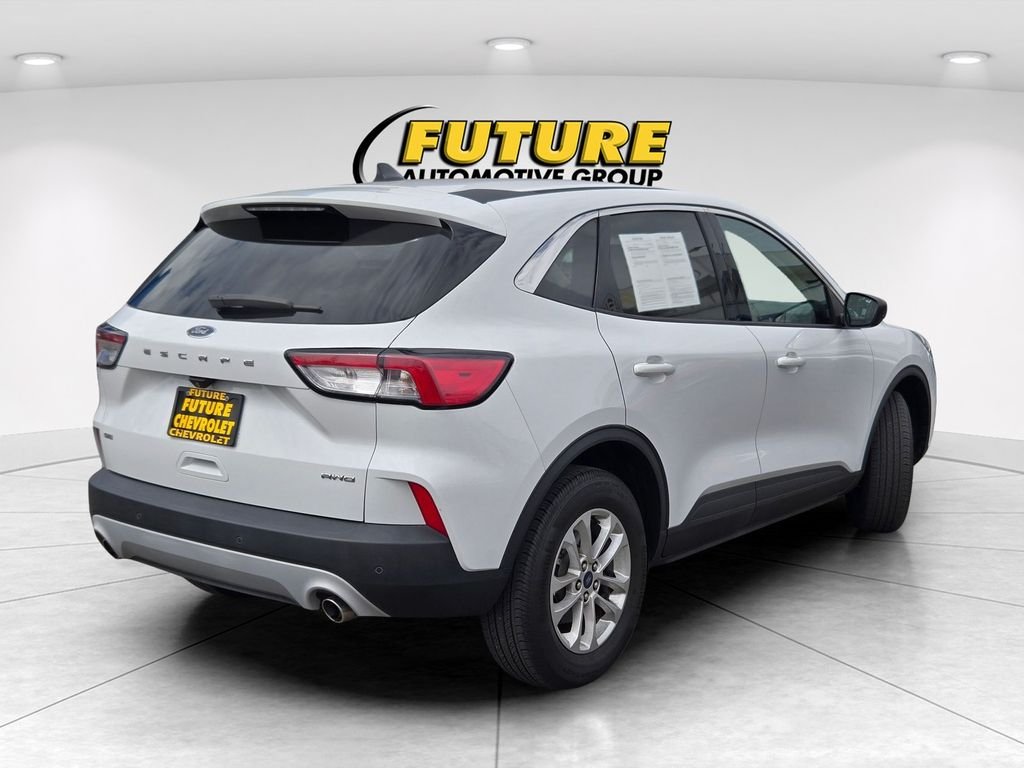 Used 2022 White Ford SE image 4