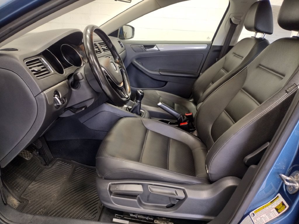 Used 2017 Silk Blue Metallic Volkswagen 1.4T SE image 22