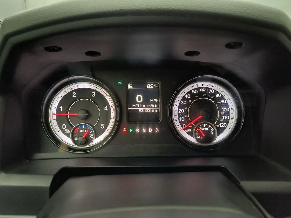 Used 2016 Bright White Ram SLT image 13