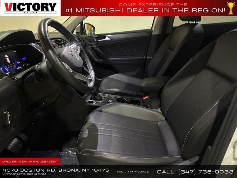Used 2023 White Volkswagen 2.0T SE image 31