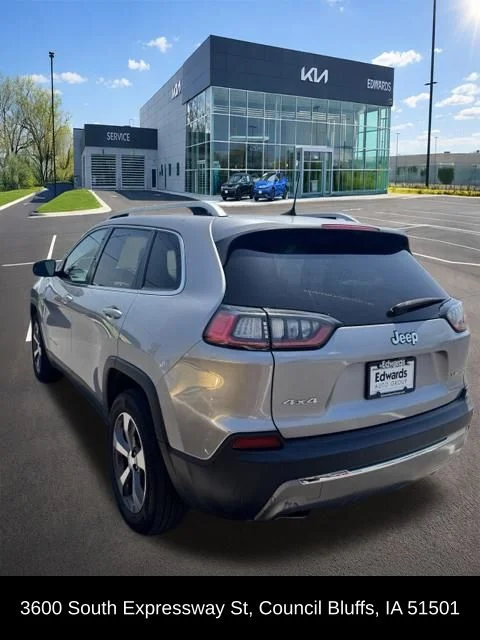 Used 2019 Silver Jeep Limited image 8