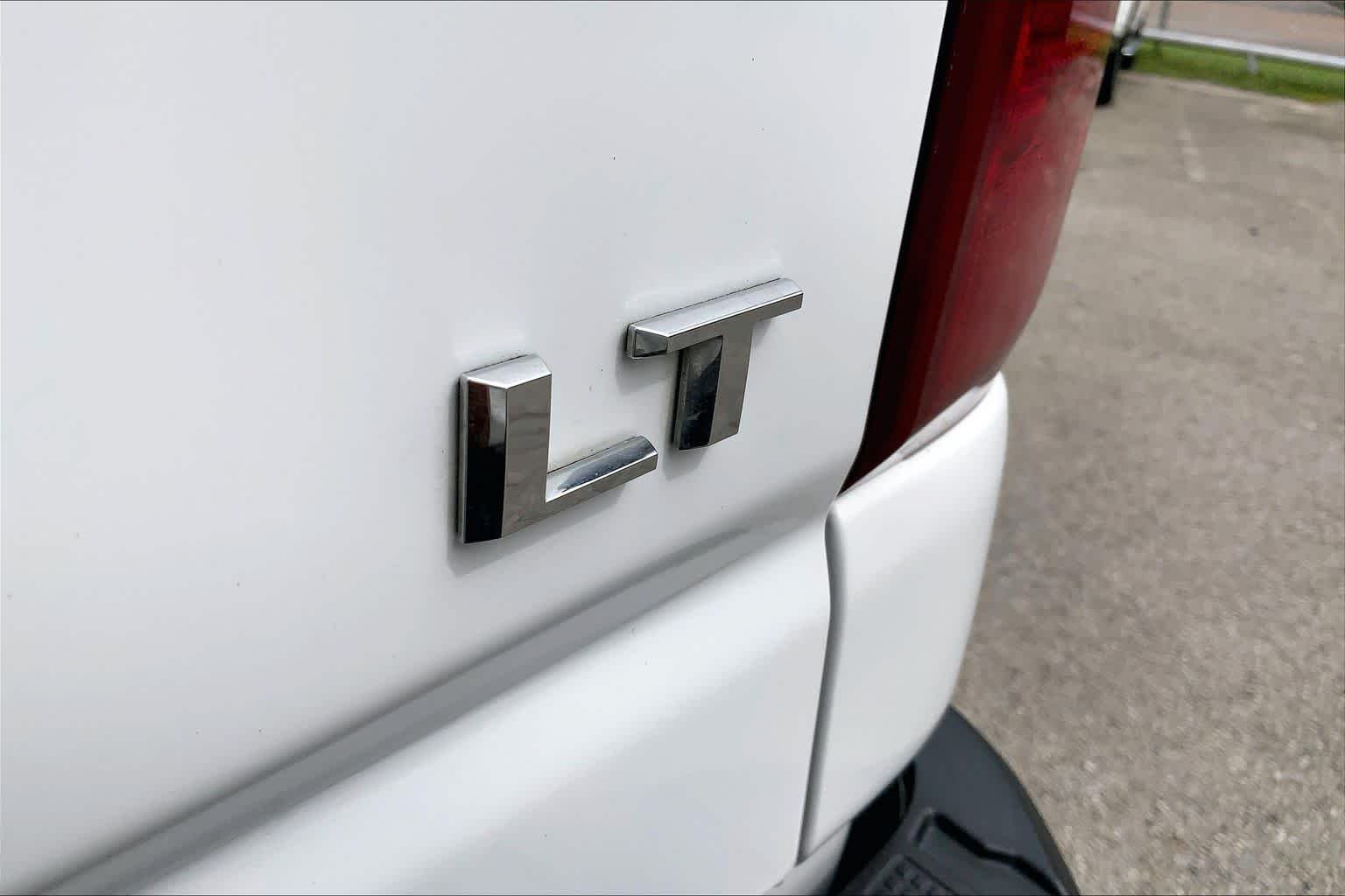 Used 2024 Summit White Chevrolet LT image 10