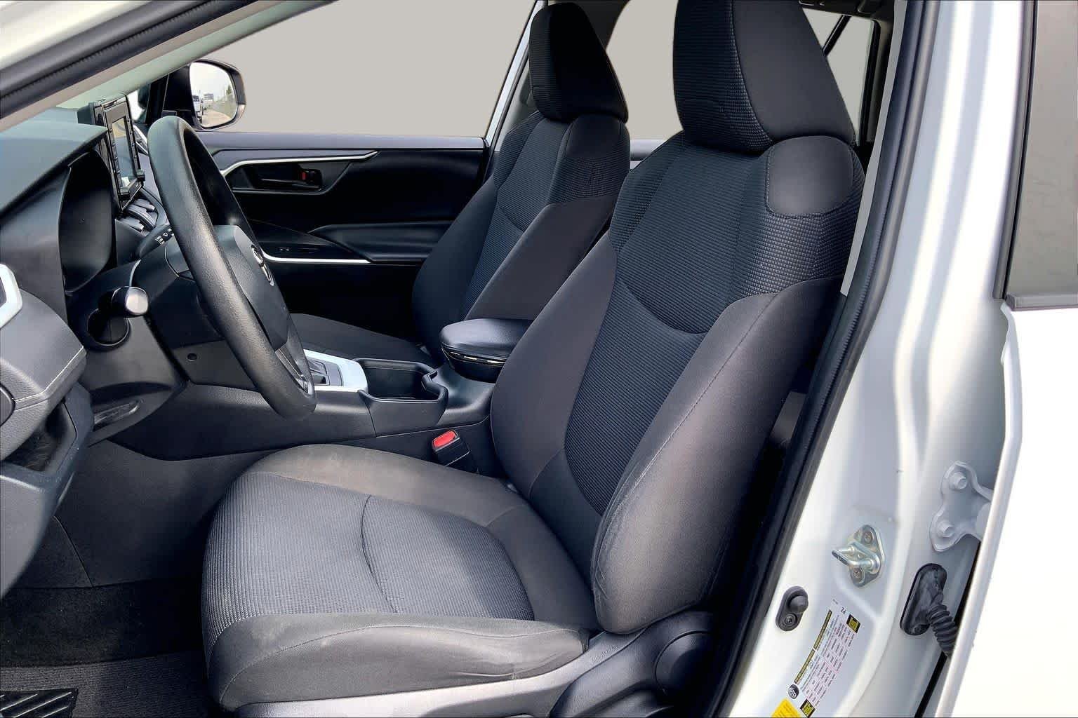 Used 2022 White Toyota LE image 8
