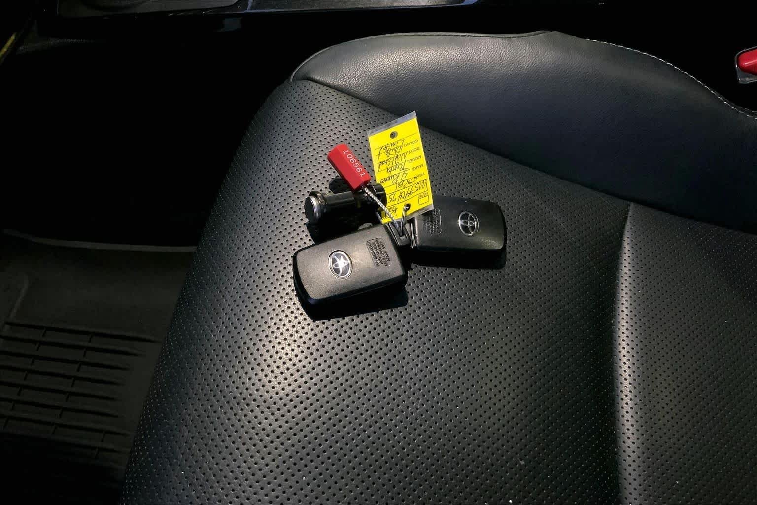 Used 2021 Blizzard Pearl Toyota Nightshade image 15