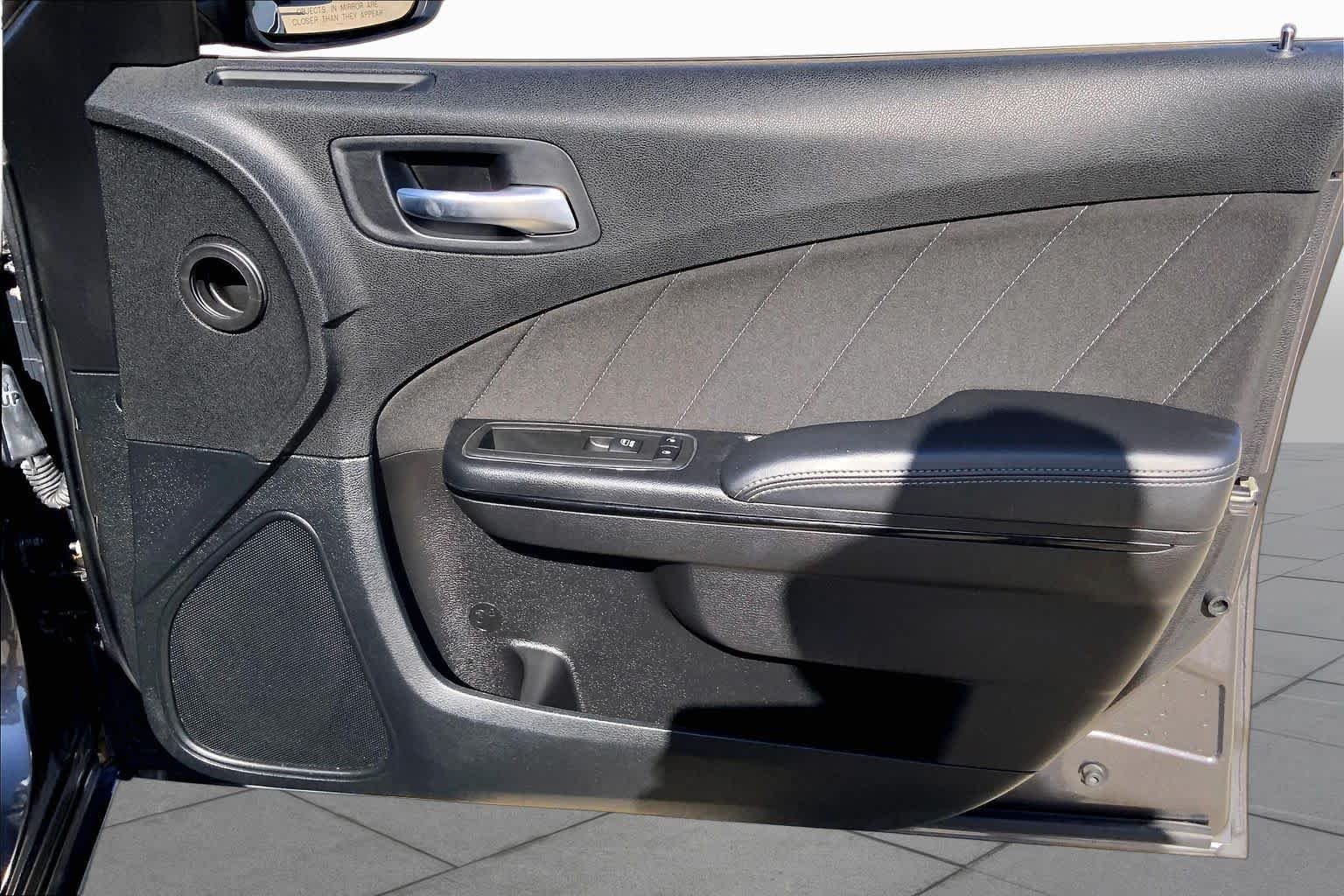 Used 2022 Granite Pearlcoat Dodge SXT image 22