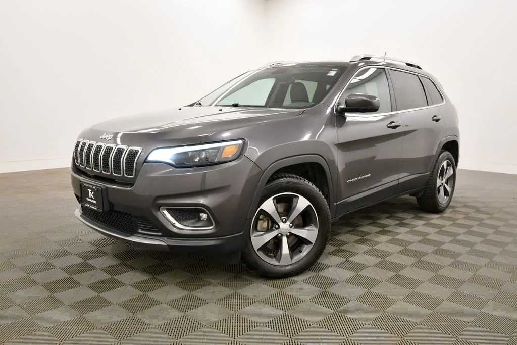 Used 2019 Jeep Cherokee Limited with VIN 1C4PJMDN4KD207589 for sale in Rochester, Minnesota