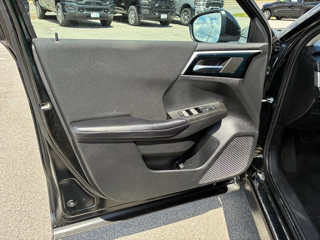 Used 2022  Mitsubishi ES image 19