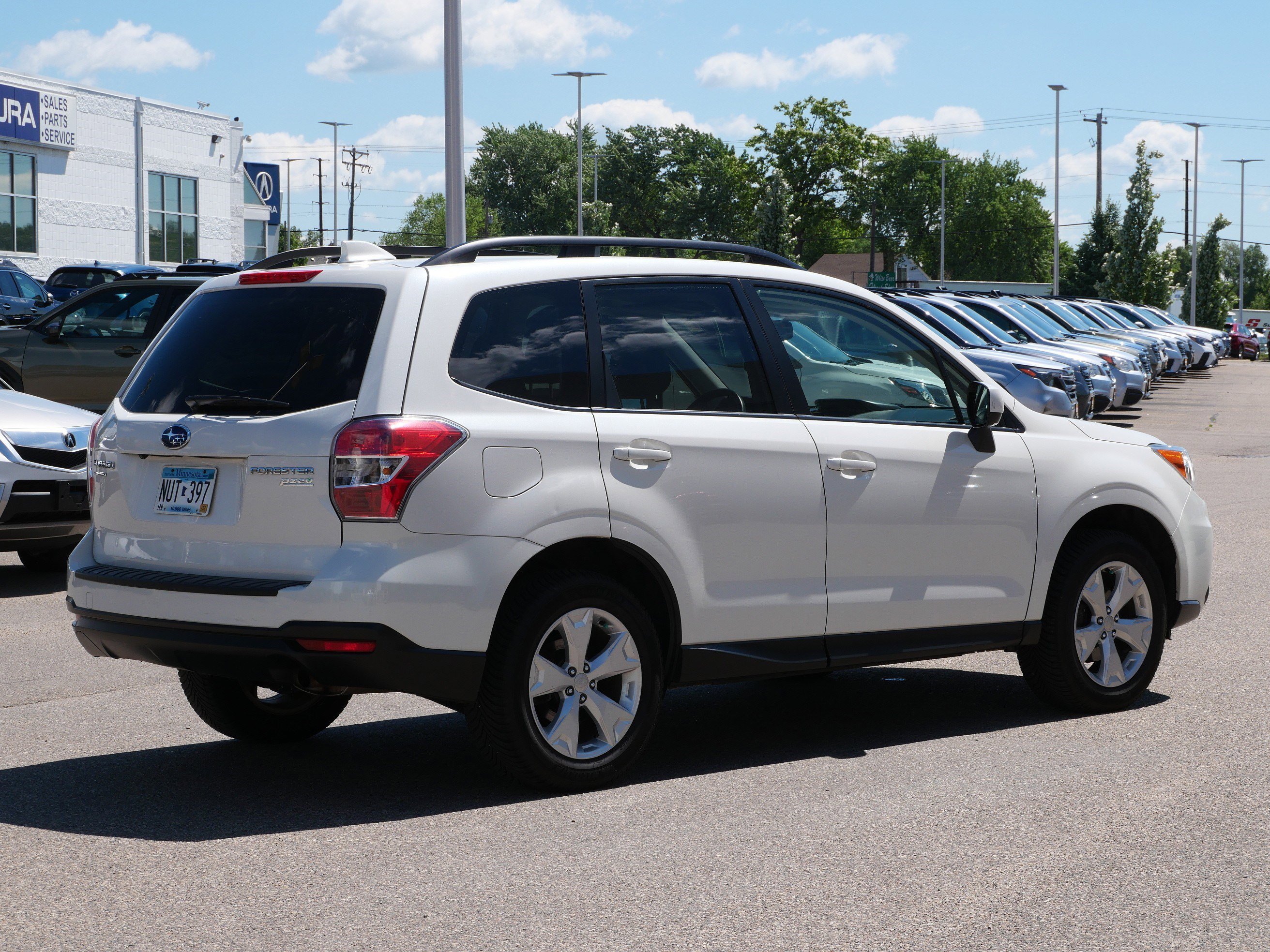 Used 2016 Crystal White Pearl Subaru 2.5i Premium image 7