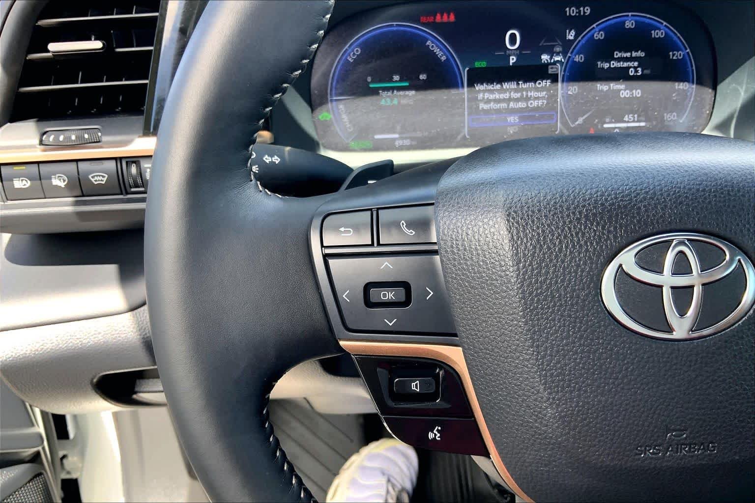 Used 2025 Oxygen White Toyota XLE image 23