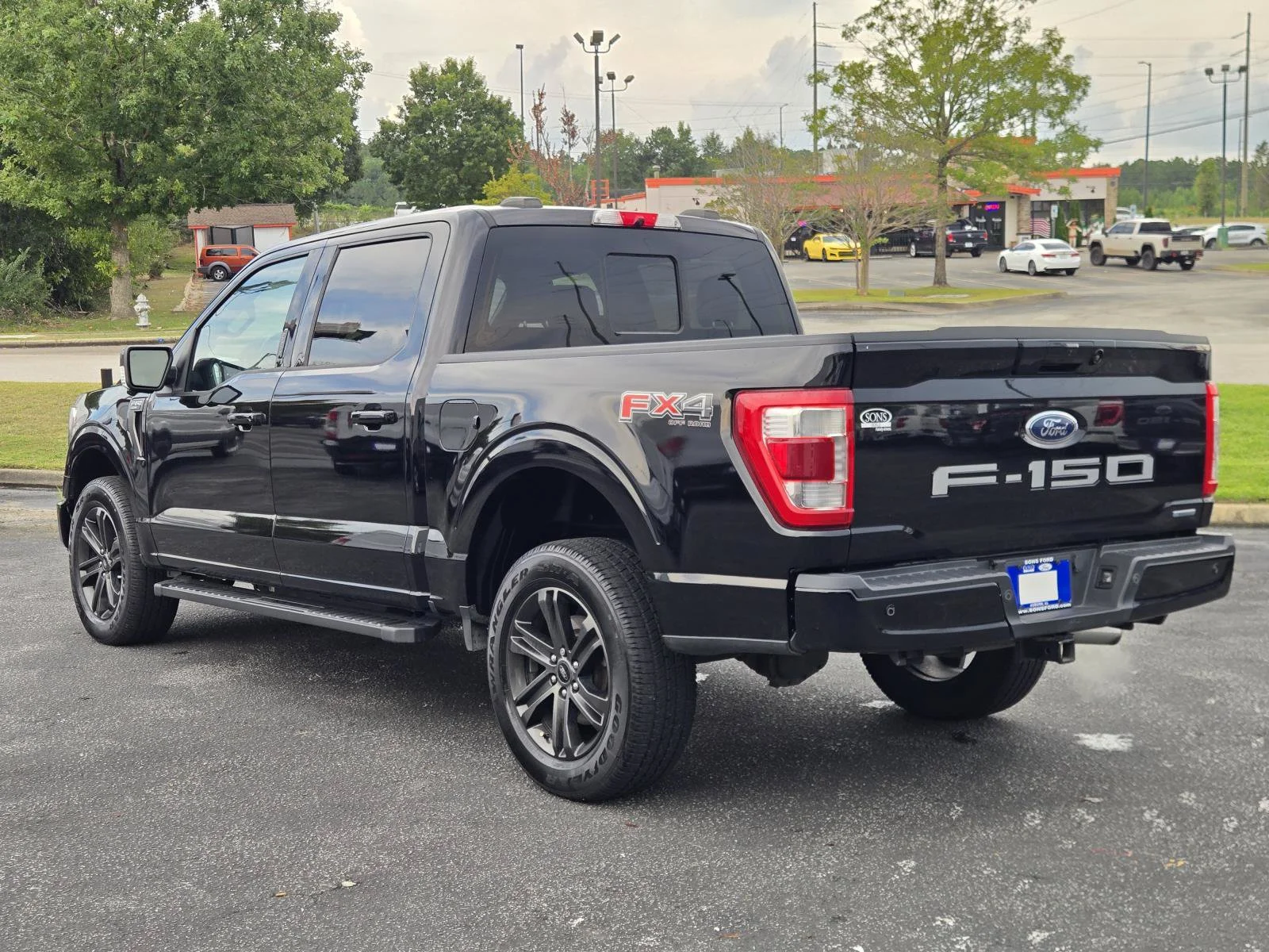 Used 2021 Black Metallic Ford Lariat image 9
