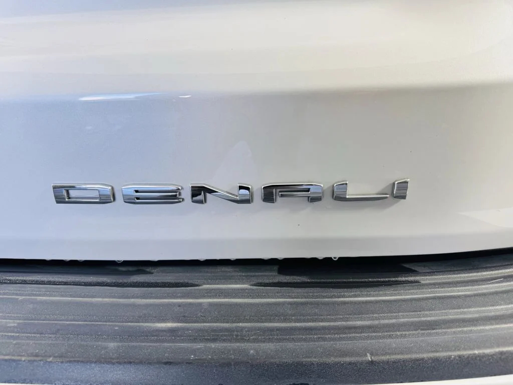 Used 2023 White GMC Denali image 31