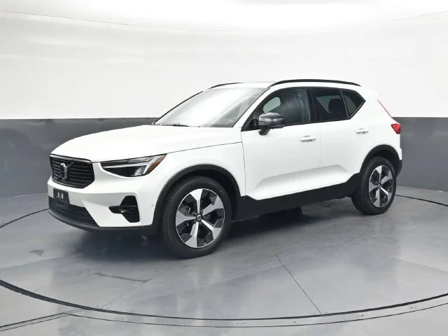 Used 2023 Crystal White Metallic Volvo Ultimate image 9