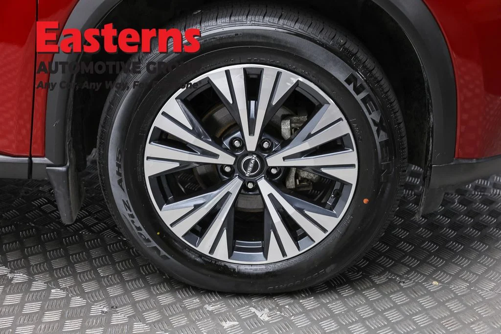 Used 2023 Red Nissan SV image 31