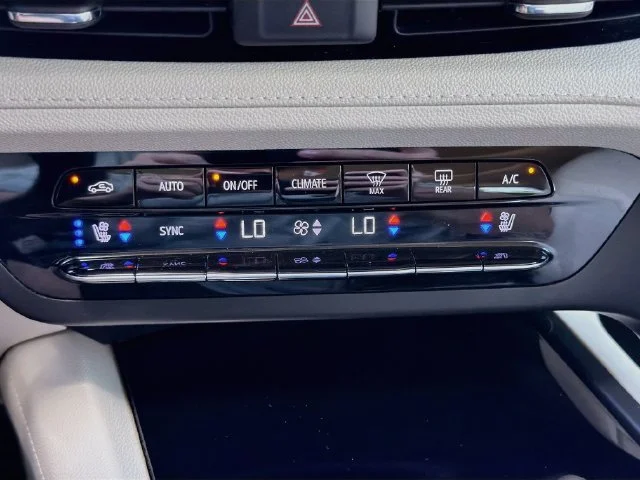 Used 2022 Sapphire Metallic Buick Avenir image 35