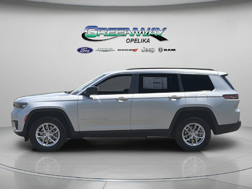 New 2026 Silver Zynith Exterior Paint Jeep Laredo X image 4