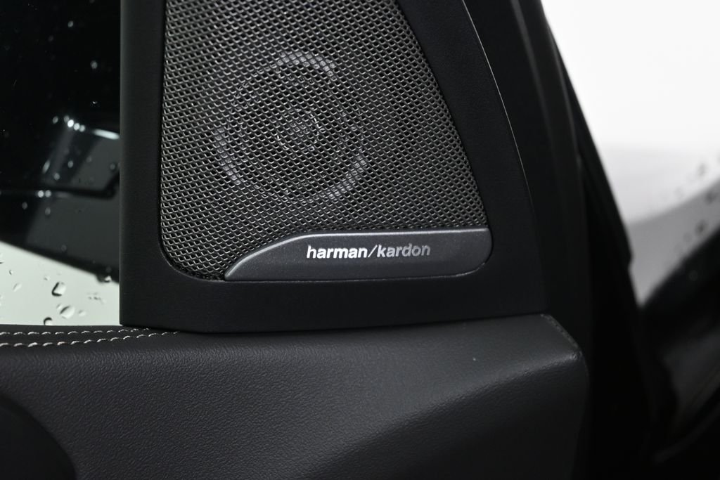 New 2027 Black Sapphire Metallic BMW M60i image 29