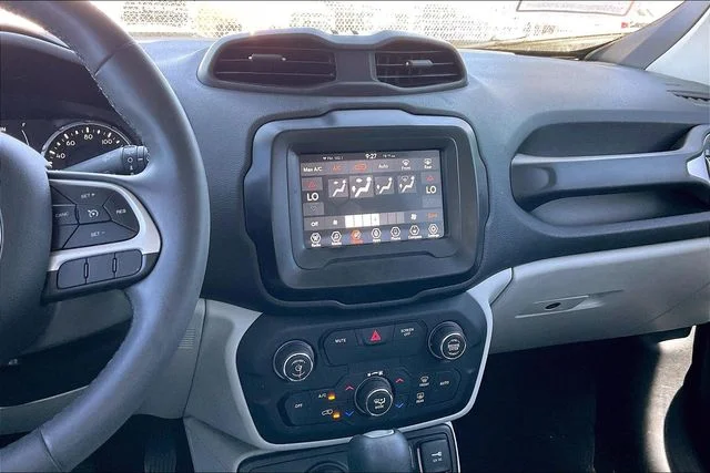 Used 2018 Gray Jeep Latitude image 6