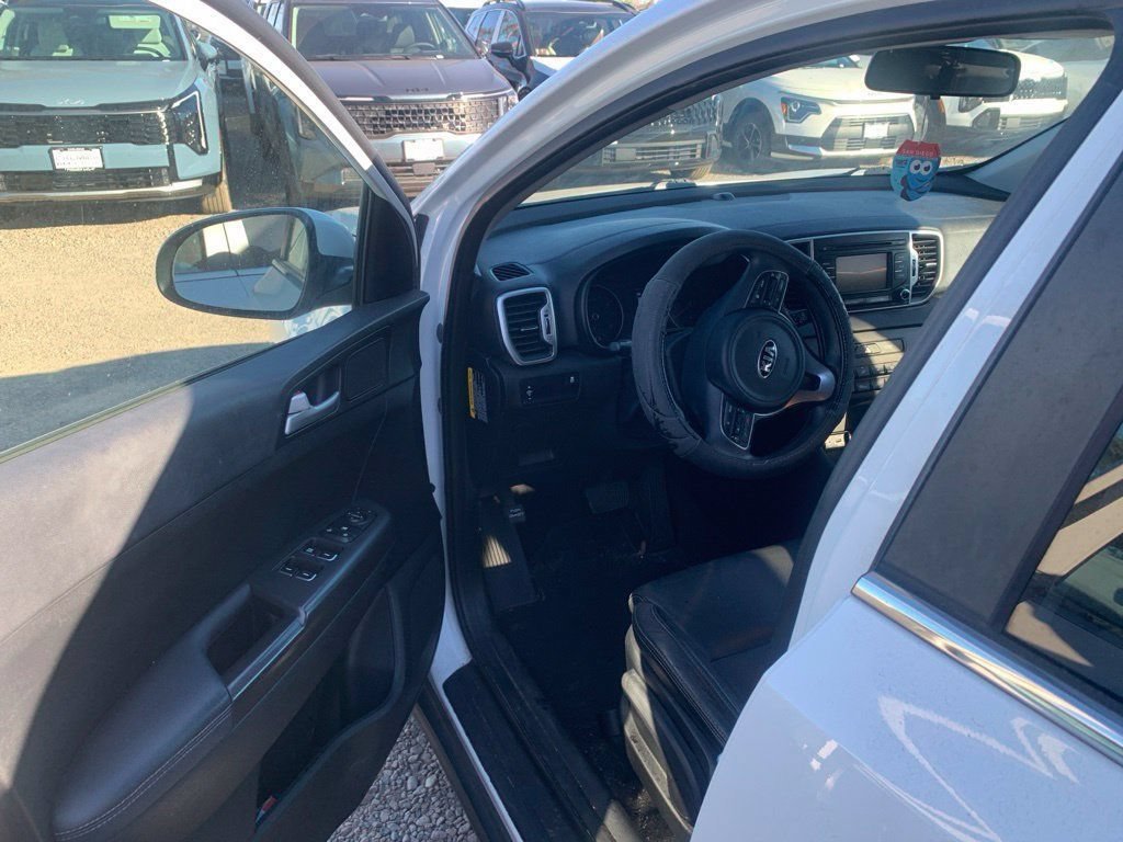 Used 2019 White Kia LX image 10