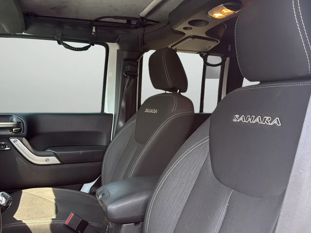 Used 2017 White Jeep Unlimited Sahara image 10
