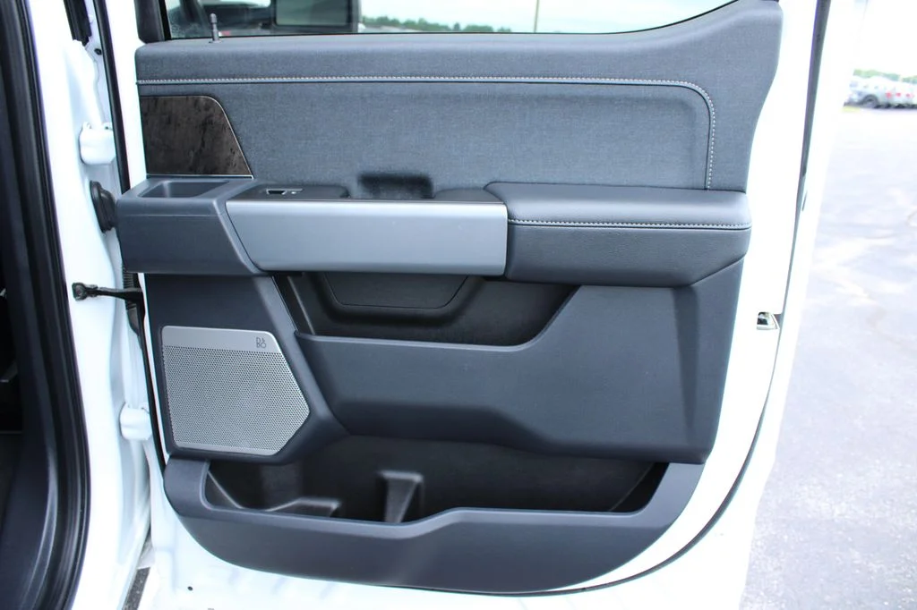 Used 2024 Oxford White Ford Lariat image 25