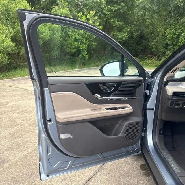 Used 2022 Blue Lincoln Standard image 25