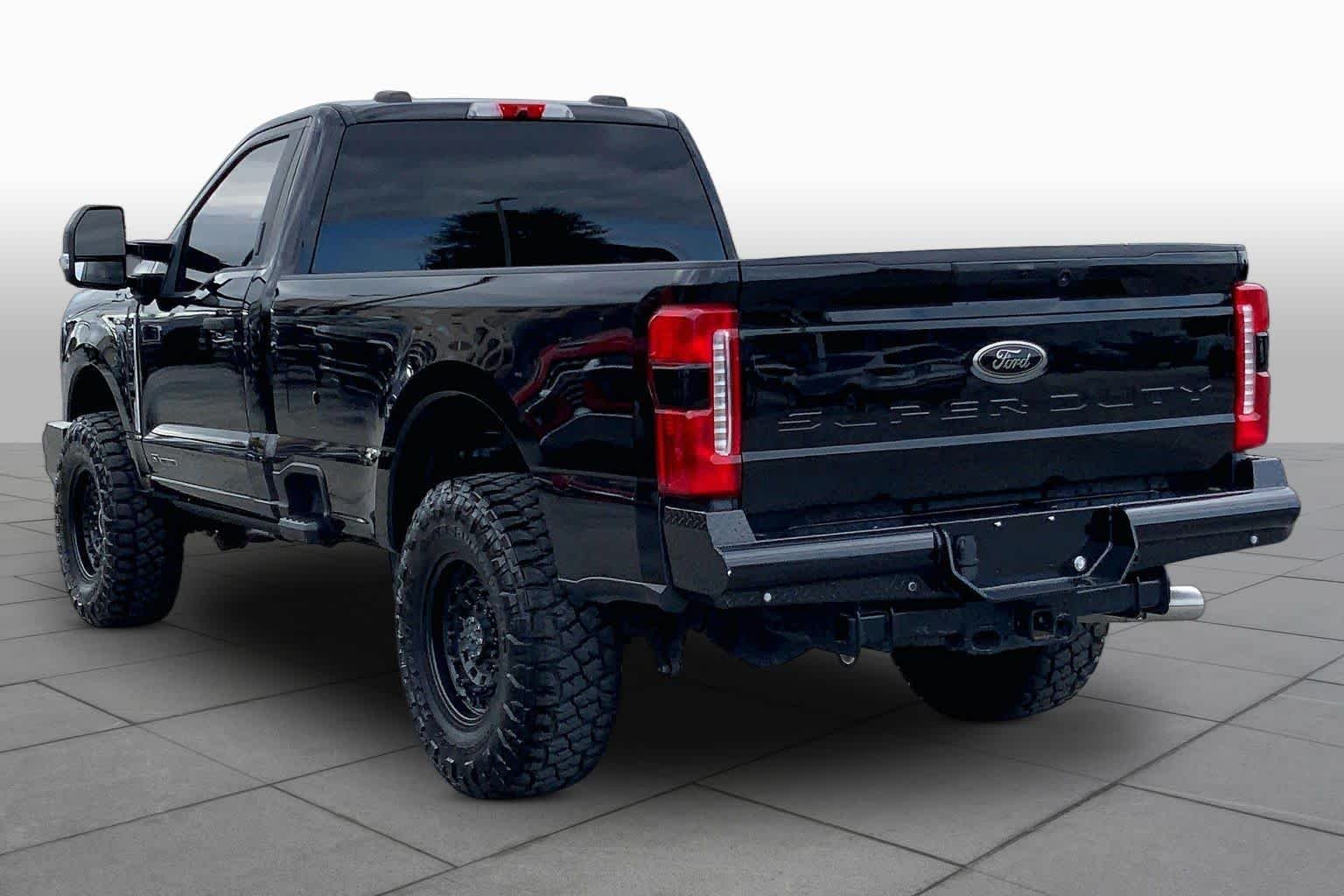 Used 2023 Agate Black Metallic Ford XLT image 11