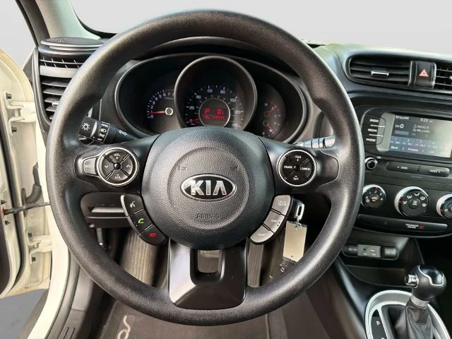 Used 2019 Clear White Kia Base image 23