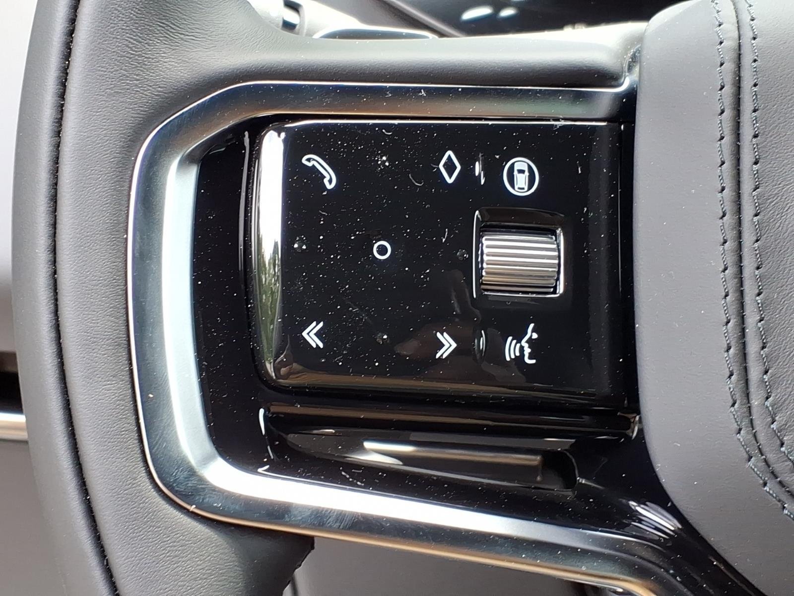 New 2026 Fuji White LAND ROVER SE image 16