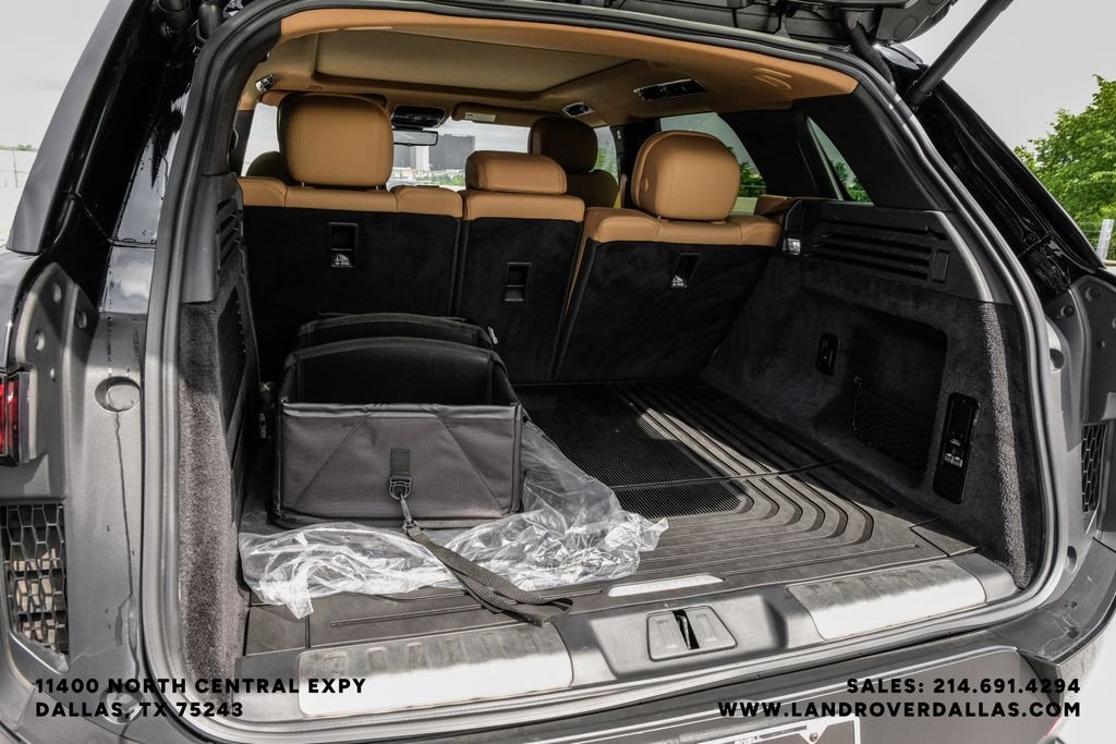 Used 2023 Black Land Rover SE image 55