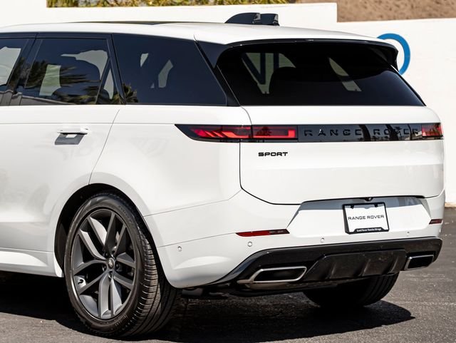 Used 2024 Fuji White Land Rover Dynamic SE image 10
