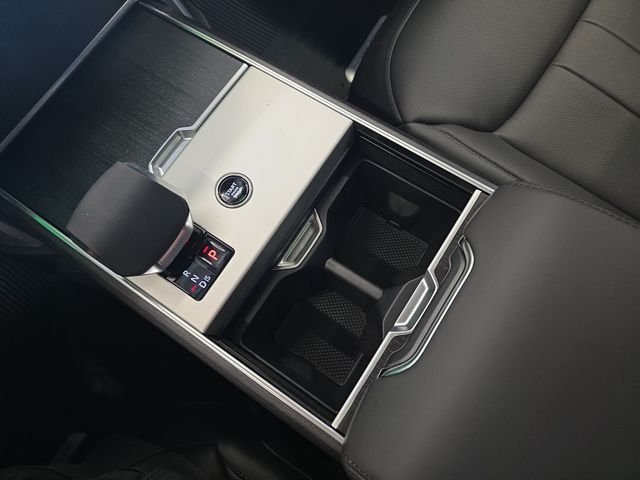 New 2026 Fuji White Land Rover SE LWB image 18