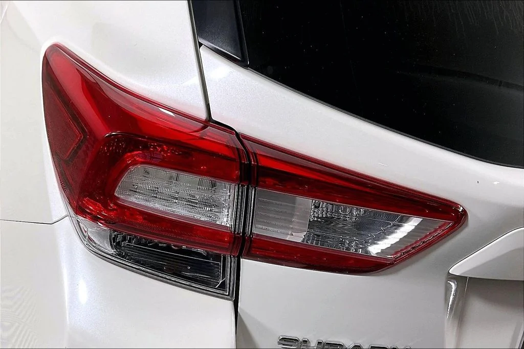 Used 2018 White Subaru 2.0i Limited image 27
